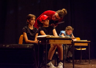 Corso di Teatro Junior per bambini e bambine dagli 8 ai 10 anni a Sarnano con APS Circolo di Piazza Alta. Insegnante: Isabella Tomassucci