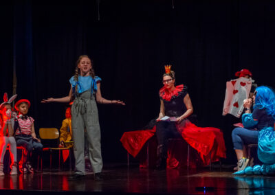 Corso di Teatro Junior per bambini e bambine dagli 8 ai 10 anni a Sarnano con APS Circolo di Piazza Alta. Insegnante: Isabella Tomassucci